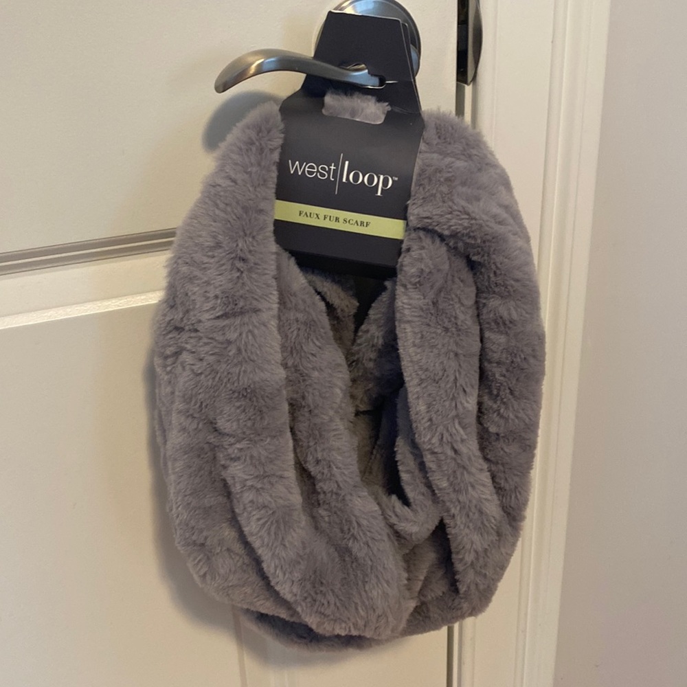 West|Loop Faux Fur Scarf